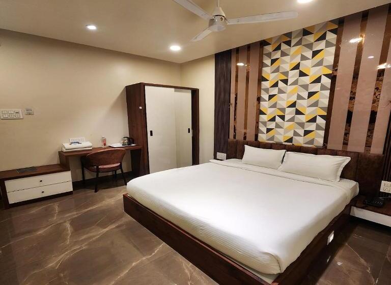 Номер Deluxe, The Mint Nanded