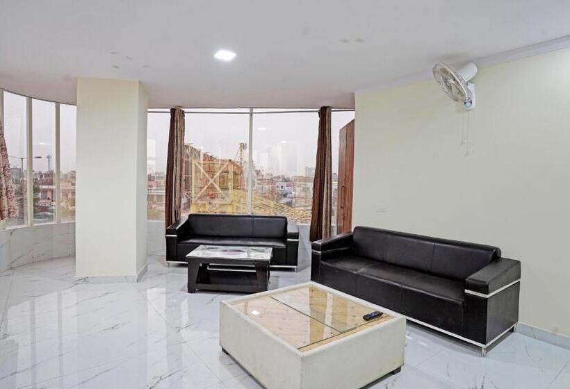 Habitació Triple Clàssica, Oyo Flagship Hotel Jojo In