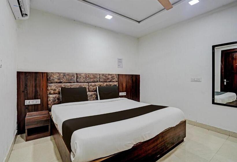 Triple Classic Room, Fabhotel Vishal Palace
