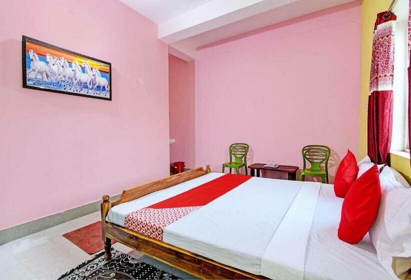 اتاق لوکس سه تخته, Oyo Flagship Hotel Utkal Grand