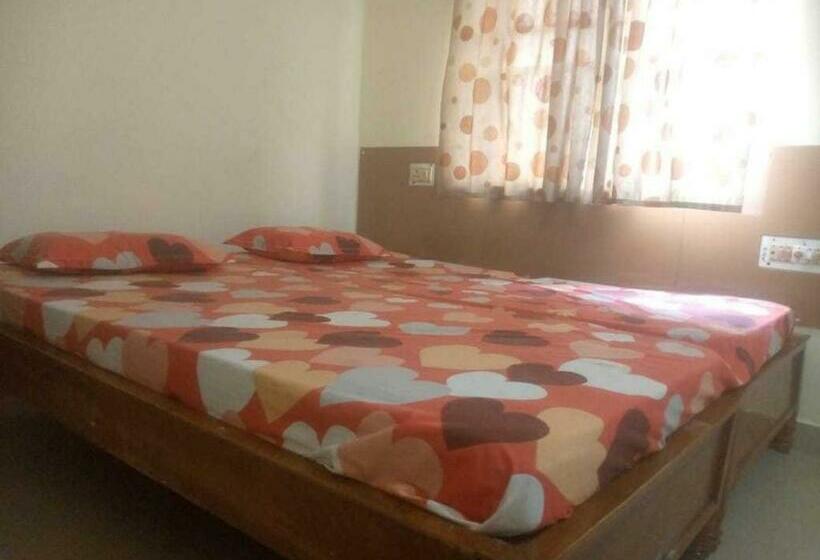 Трехместный Номер Классика, Oyo Shree Krishna Cottage