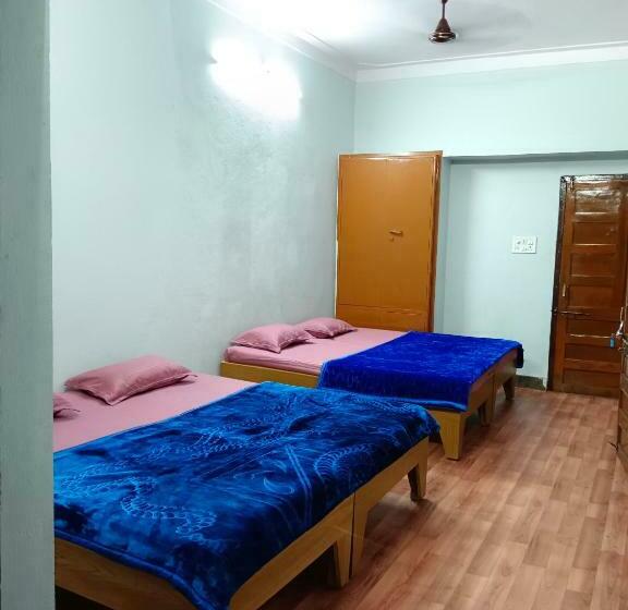 اتاق خانوادگی, Shree Maruti Guest House