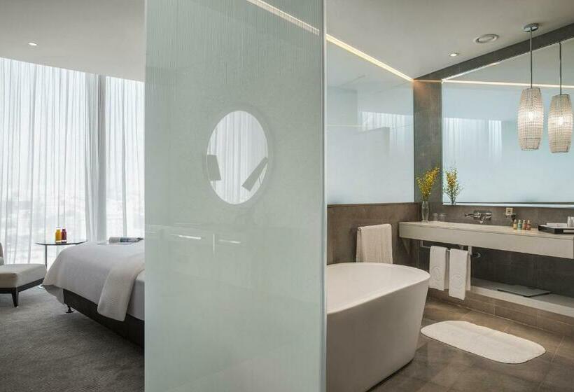 اتاق استاندارد با تخت بزرگ, Amman Rotana