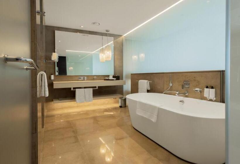 Club Room King Bed, Amman Rotana