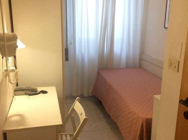 اتاق اکونومی یک تخته, Regina