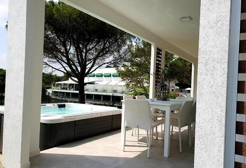 Вилла 2 Спальни, Villaggio La Pescaccia