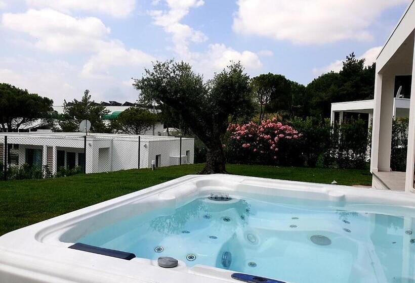 Вилла 2 Спальни, Villaggio La Pescaccia