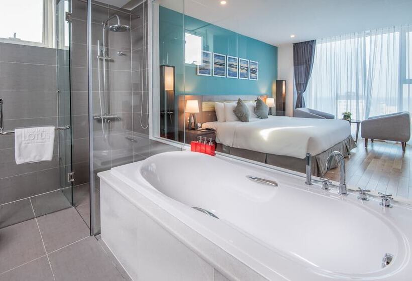 اتاق لوکس با چشم‌انداز دریا, Royal Lotus Hotel Danang