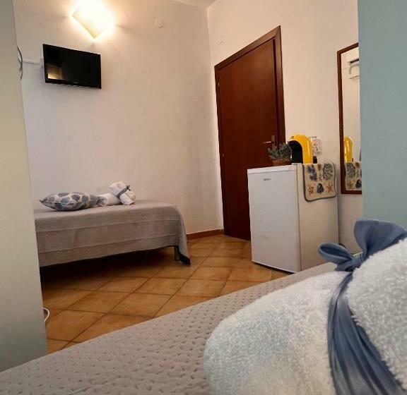 اتاق استاندارد سه نفره, Celeste Rooms