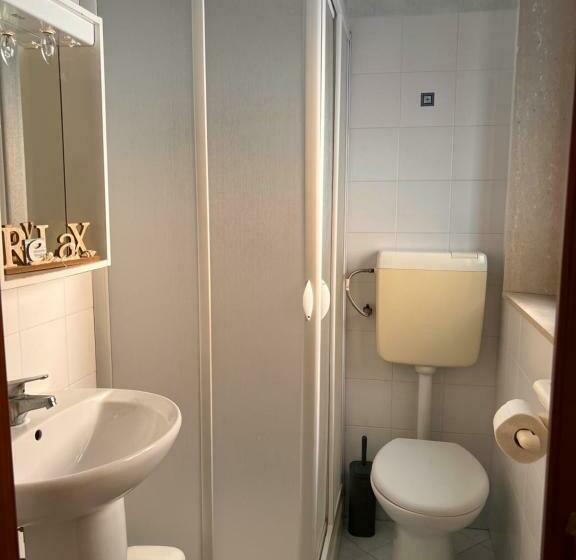 اتاق استاندارد چهار تخته, Celeste Rooms