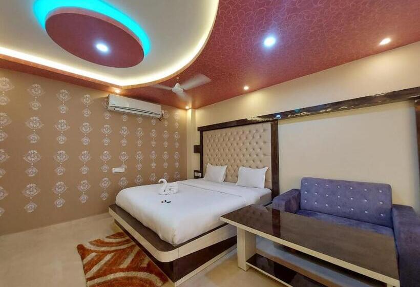Трехместный Номер Стандарт Вид на Сад, Sweet Dream Beach Resort !! 50 Mts From Beach ! Peaceful Room With Garden View Free Parking !!