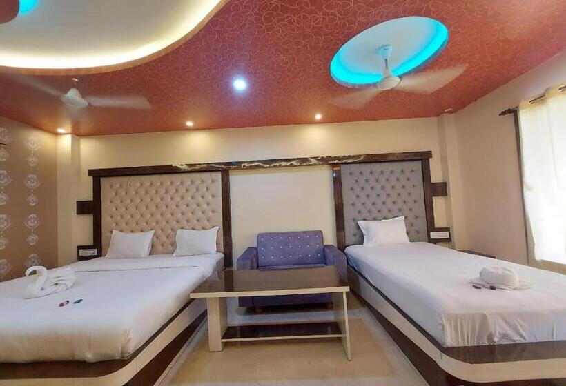 Трехместный Номер Стандарт Вид на Сад, Sweet Dream Beach Resort !! 50 Mts From Beach ! Peaceful Room With Garden View Free Parking !!