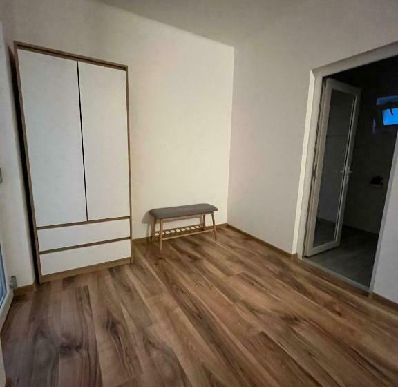 اتاق استاندارد, Maison 25