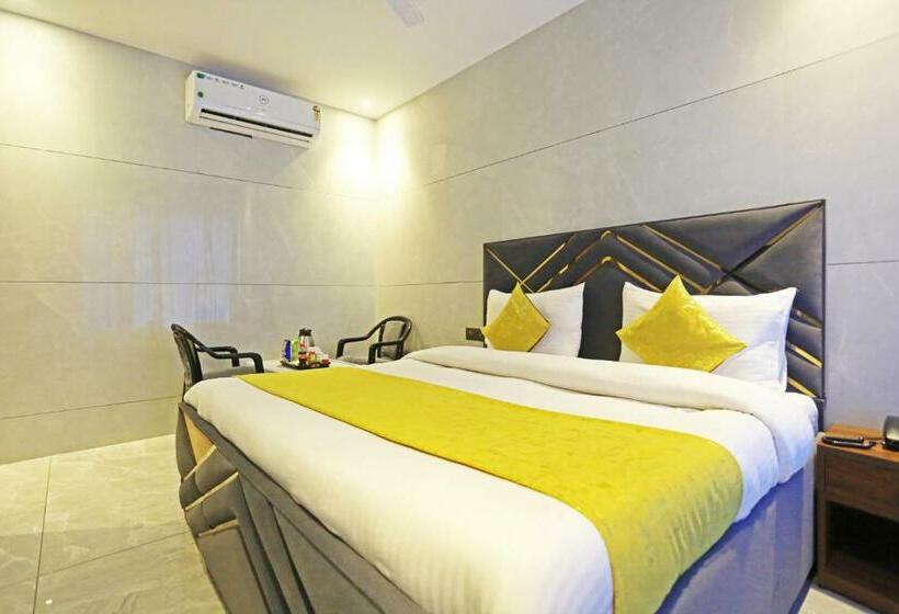 Cameră Standard Pat King Size, Frankstay By Hotel Preet In 05 Mints Walking Distance Nizamuddin Railway Station