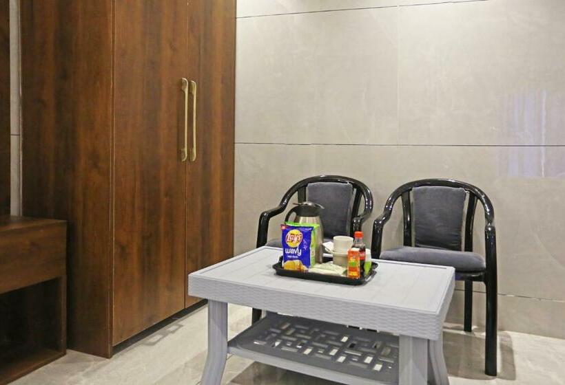 Suite Familiar, Frankstay By Hotel Preet In 05 Mints Walking Distance Nizamuddin Railway Station
