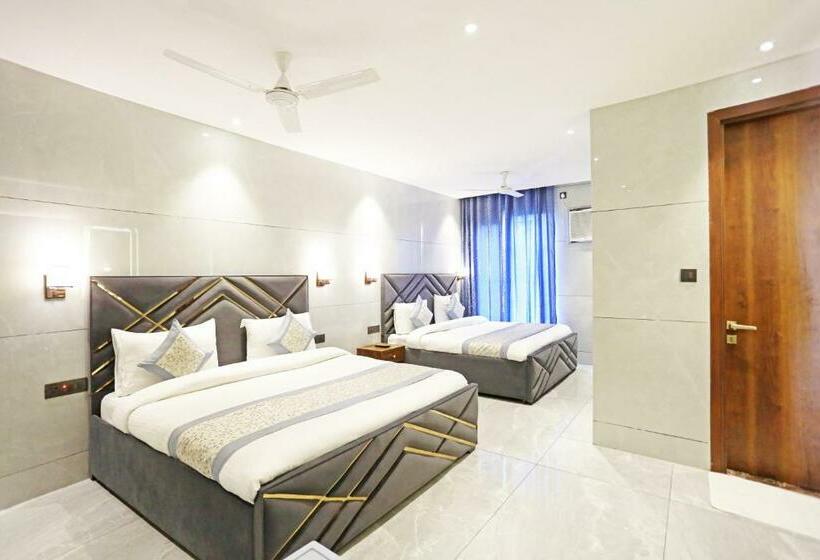 Suite Familiar, Frankstay By Hotel Preet In 05 Mints Walking Distance Nizamuddin Railway Station