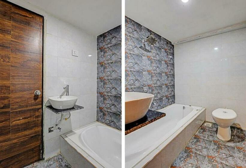 اتاق کلاسیک سه تخته, Collection O Hotel Swarg