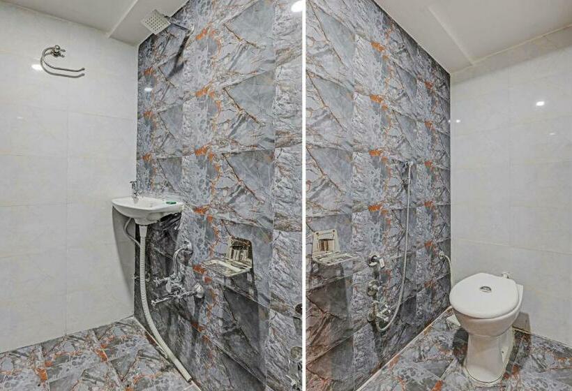 اتاق کلاسیک سه تخته, Collection O Hotel Swarg