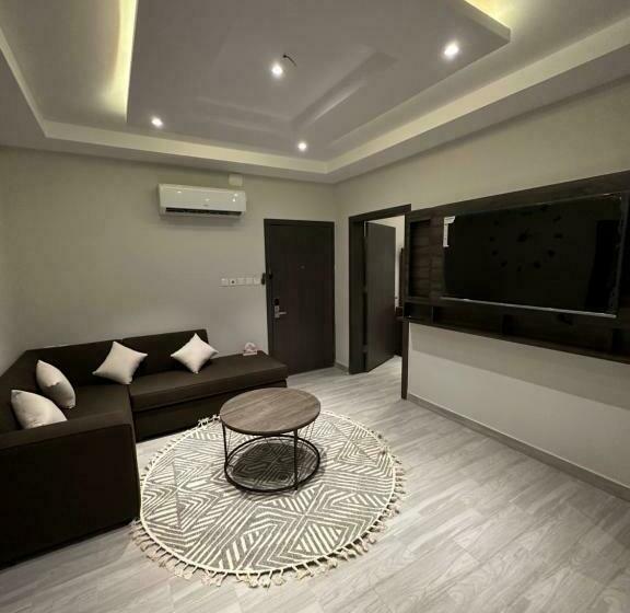 Студия Стандарт, Cast Home