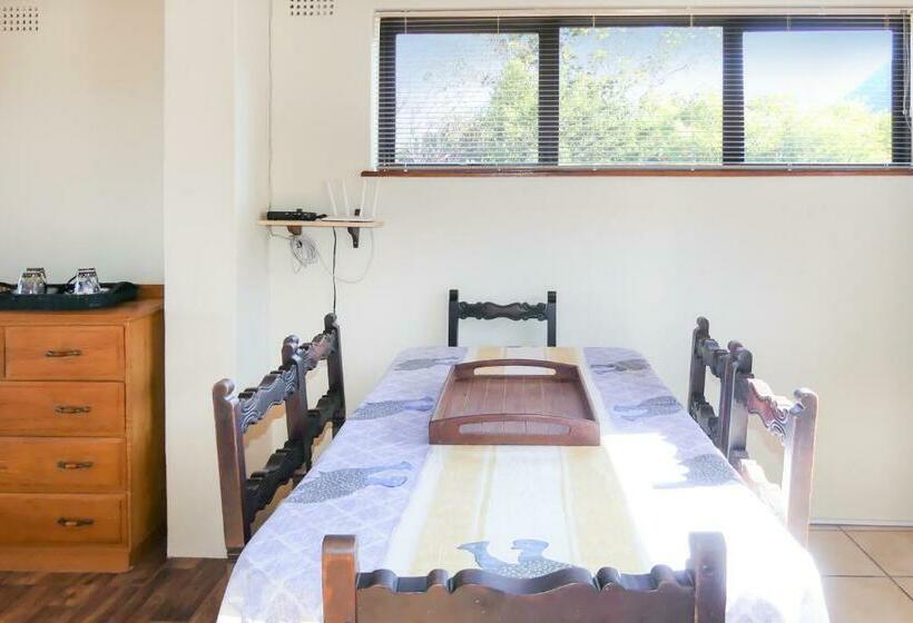 Номер Стандарт Вид на Горы, Shalom Self Catering