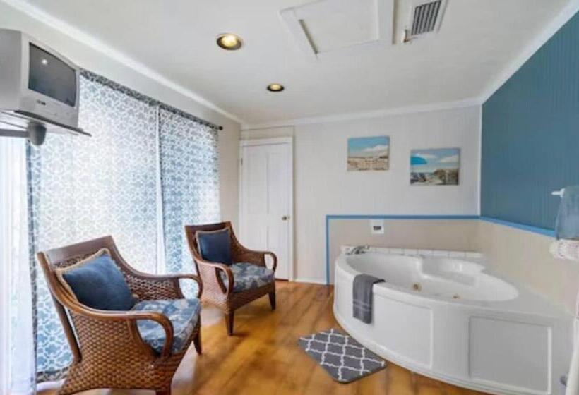 בית, 2 חדרי שינה, Beach Cottage Steps From The Ocean