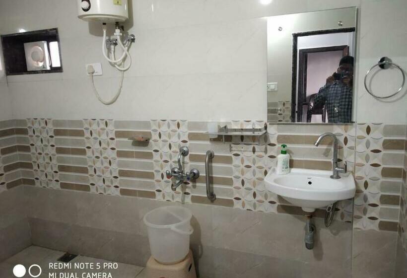 디럭스 룸, Goyal Bhawan