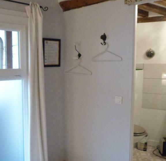 اتاق استاندارد, Chambre D Hôtes Logis De Saint Jean