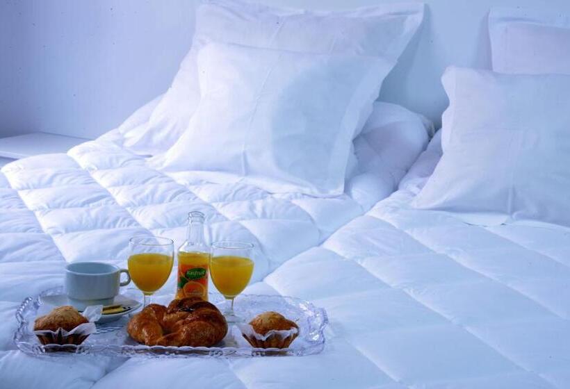 Номер Стандарт с Балконом, Hostal El Júcar