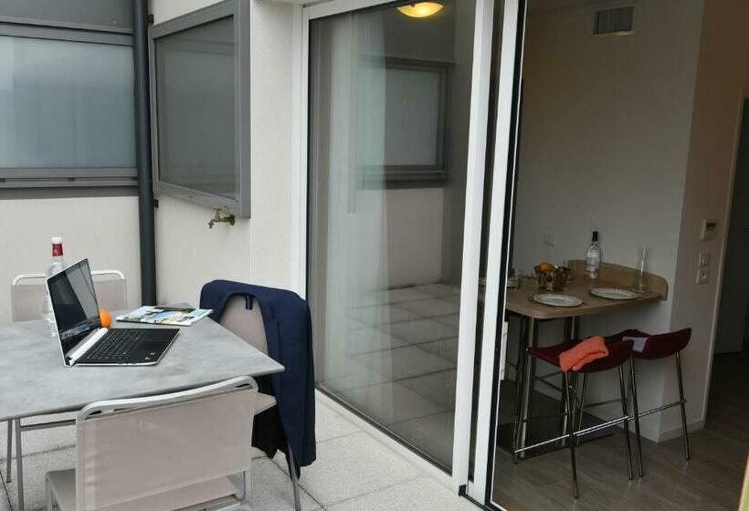 Люкс с Террасой, Appart Hôtel Mer & Golf City Bordeaux Bassins à Flot