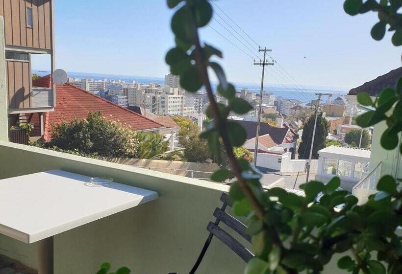 Escritório Estándar, Leeuwenzee Guesthouse