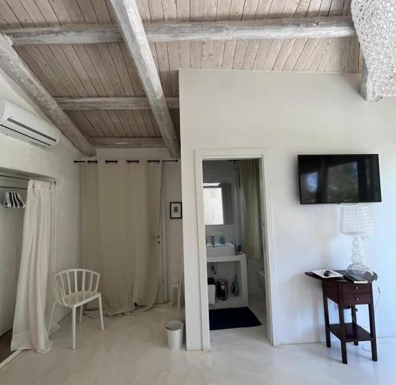 اتاق استاندارد با تخت بزرگ, La Casa Del Nespolo   Exclusive Country Suites   Seaview Pool & Self Check In