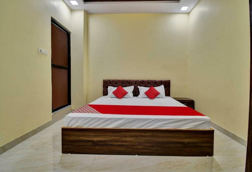 اتاق کلاسیک سه تخته, Oyo Flagship Hotel Prateek