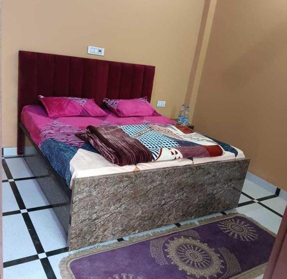 三人经典房间, Panipat Town House