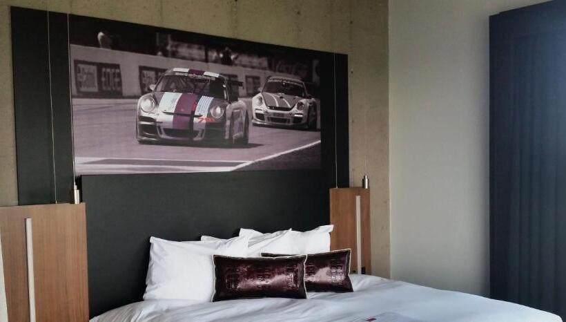 سوئیت با تخت بزرگ, Grand Times Hotel Drummondville