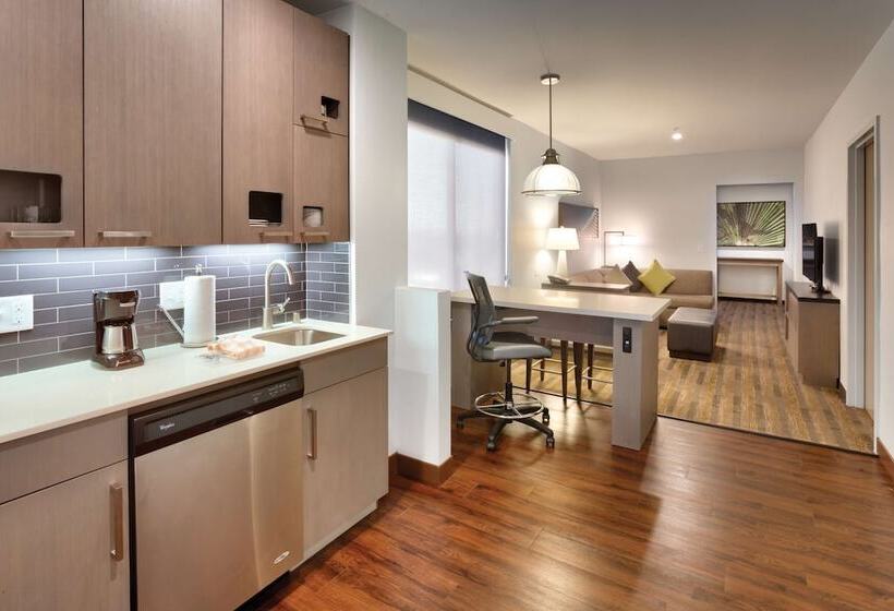 Suite Pat Queen, Hyatt House At Anaheim Resort/convention Center