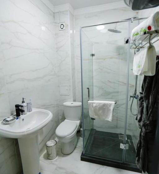 اتاق لوکس سه تخته, Almaty City