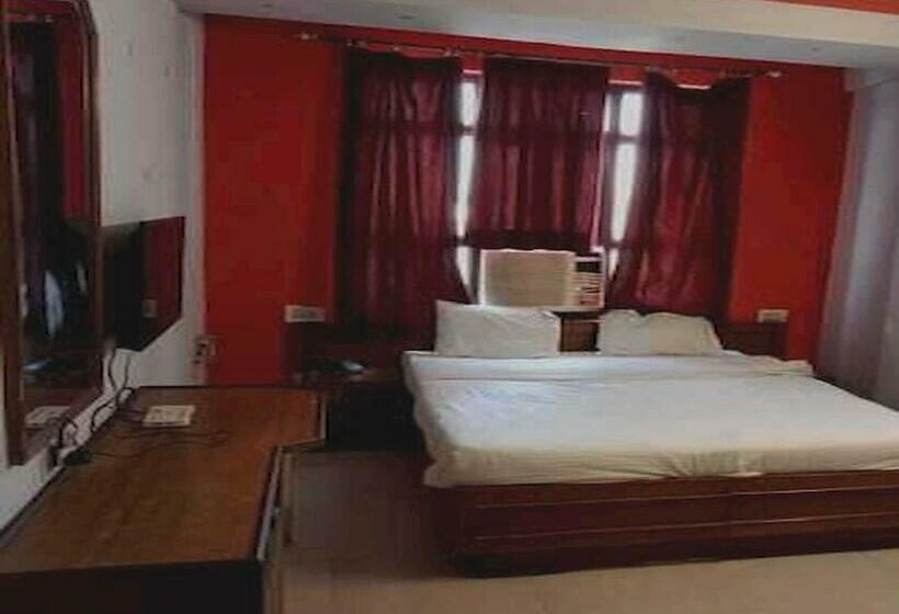 Трехместный Номер Классика, Oyo Hotel Shan