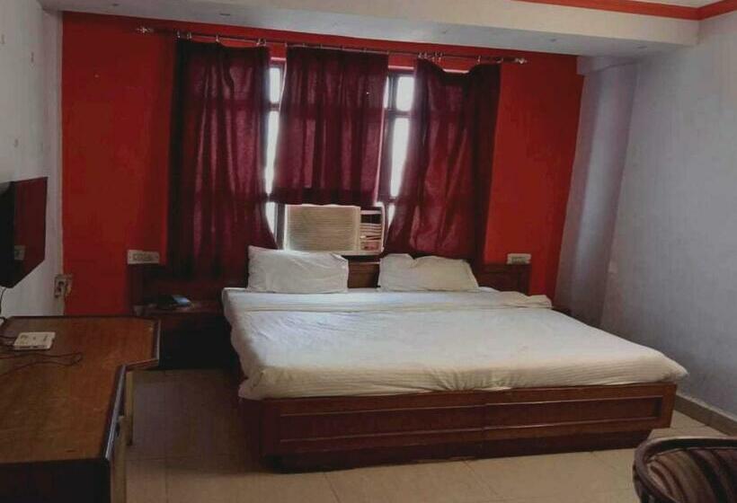 Трехместный Номер Классика, Oyo Hotel Shan