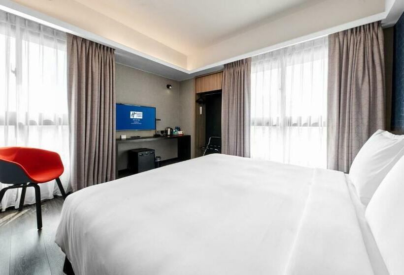 اتاق استاندارد با تخت بزرگ, Holiday Inn Express Kaohsiung Love River, An Ihg