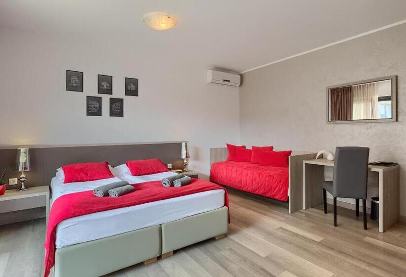 Номер Стандарт с Балконом, Pula City Center Accommodation With Free Parking