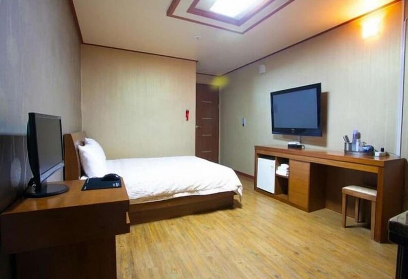 Номер Deluxe, Hue