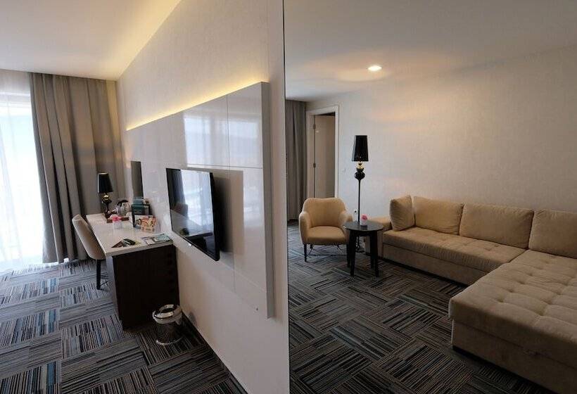 اتاق لوکس با بالکن, Hills Sarajevo Congress & Thermal Spa Resort