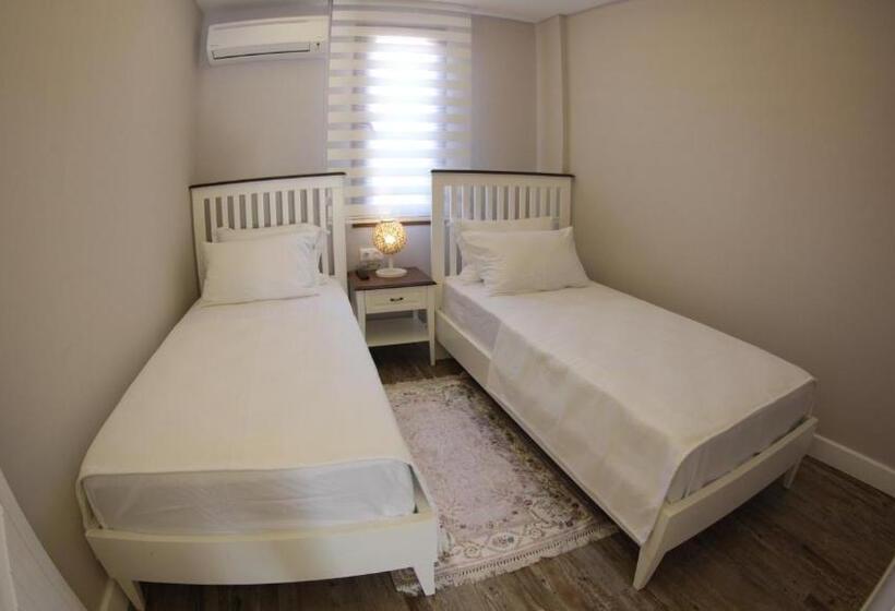 اتاق خانوادگی با چشم‌انداز جانبی دریا, Focamor Otel