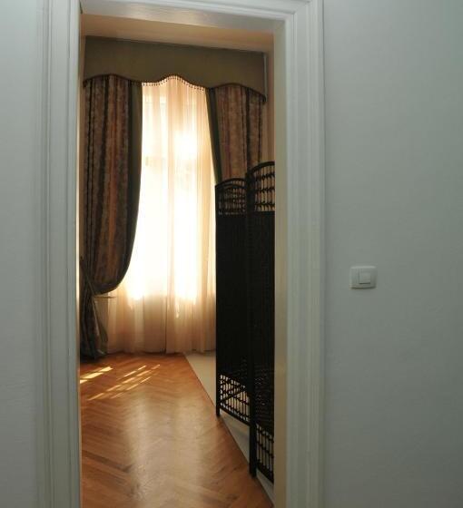 سوییت سوپریور, Le Petit Chateau