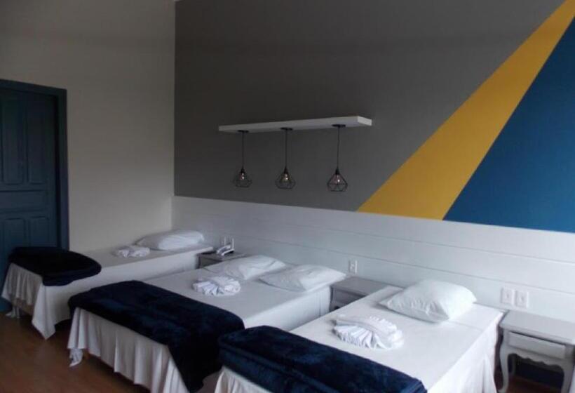 Четырехместный Номер Стандарт, Mova Hotel D Oeste   Localizado Em Frente A Praça Principal Da Cidade, Na área Central   Pé Na Praça