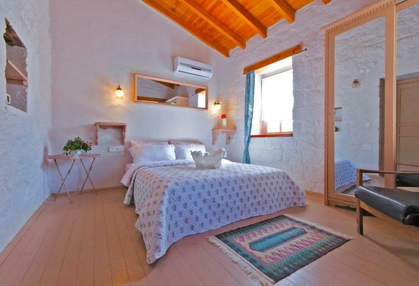 Quarto Deluxe, Lilyum Alaçatı   Taş Ev