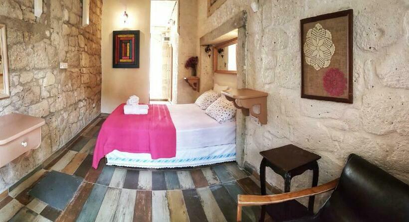 Quarto Deluxe, Lilyum Alaçatı   Taş Ev