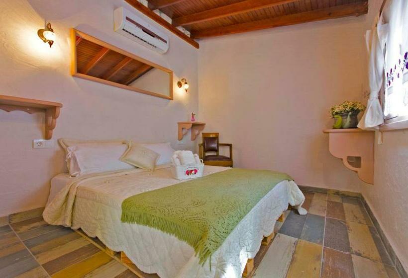 Quarto Estandar, Lilyum Alaçatı   Taş Ev