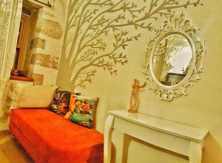 Quarto Economy, Lilyum Alaçatı   Taş Ev