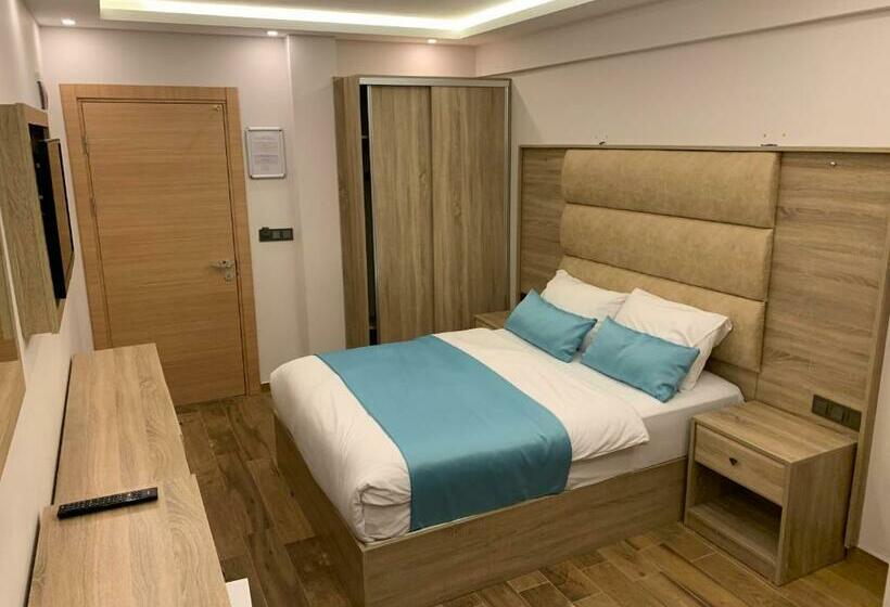 디럭스 룸, Danis Motel